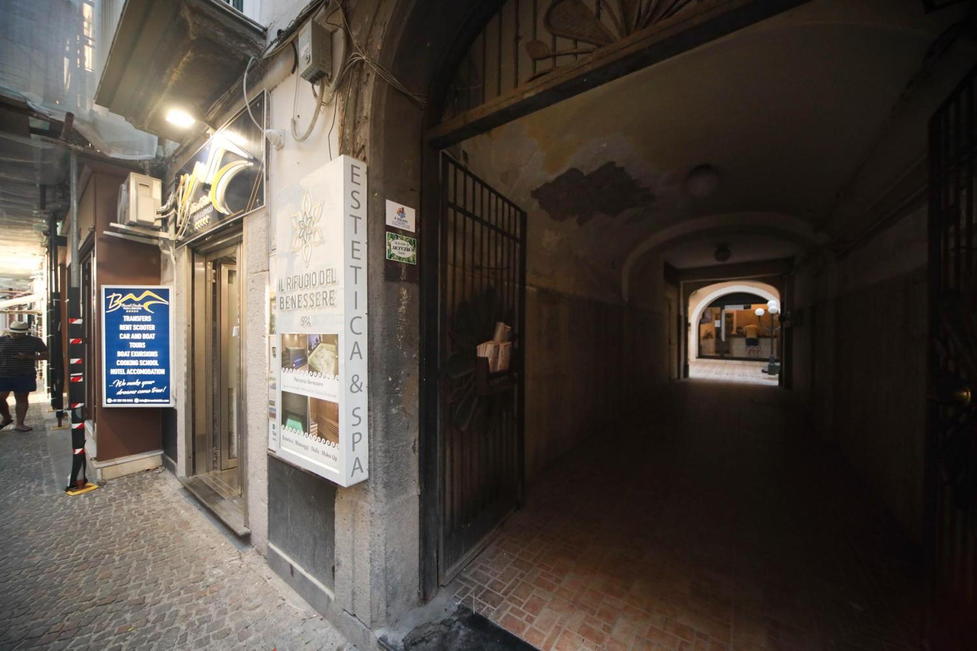 Lucrezia'S Home 卡斯特拉玛雷帝斯达比亚 外观 照片